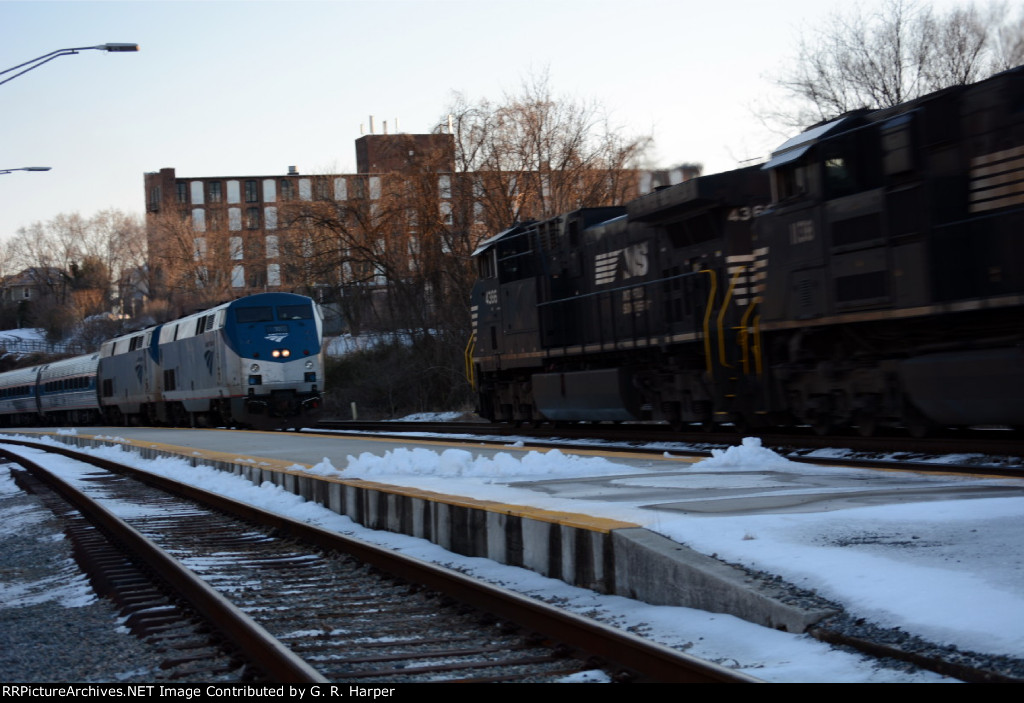 NS train 13R meets Amtrak #20(21) as it waits for its relief engineer to arrive